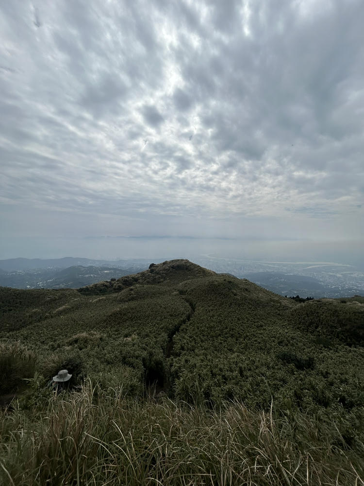 陽明山》七星山主峰路線及登山口整理,小油坑、冷水坑登山步道 - 第14張圖 一次走過七星山兩個山峰
