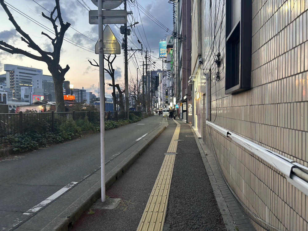 road to restaurant